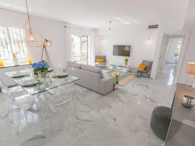 Exquisite Penthouse Suite with Rooftop Terrace