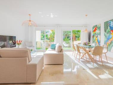 Elegant and bright townhouse · The family Golf getaway ·