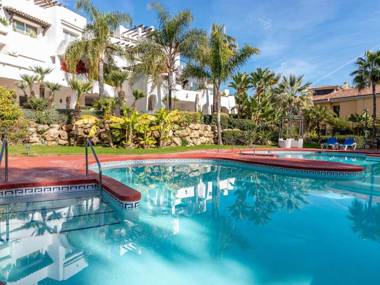 SOPHISTICATED FLAT NEXT TO LUXURIOUS PUERTO BANÚS
