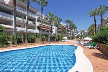 1105 beachfront apartment golden mile marbella