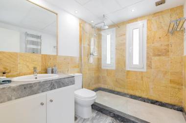 Holiday Penthouse in Puerto Banus