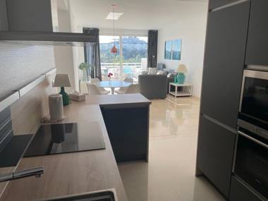 Stunning Modern 2 Bedroom Apartment - Alcazaba Lagoon - 30 mins outside Marbella