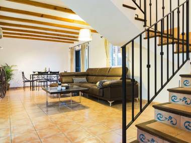 Detached house with private pool 1km walk to the sandy beach