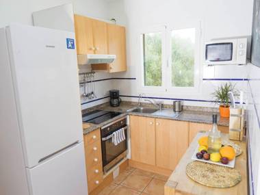 Detached house with private pool 1km walk to the sandy beach