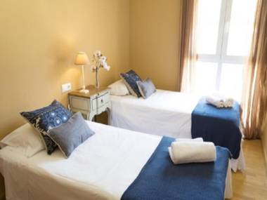 Unique 4 pax apartment beside Teatro Cervantes