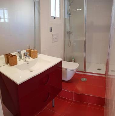 Bonito Atico cerca de la Estacion de buses y trenes