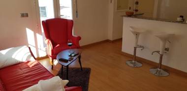 Bonito Atico cerca de la Estacion de buses y trenes