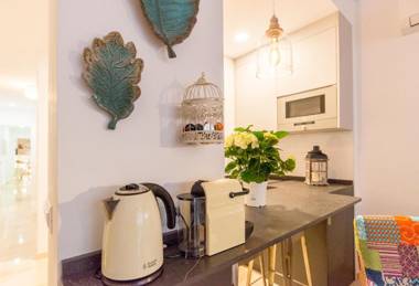 Del Parque Flats Alamos Parrot