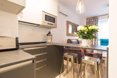 Del Parque Flats Alamos Parrot