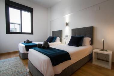 Holidays2Malaga Refino Pool and Parking