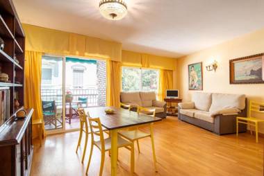 Plaza del Teatro con parking