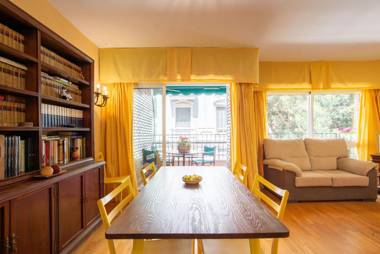 Plaza del Teatro con parking