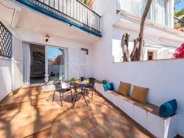 SEAFRONT WITH TERRACE