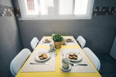 Holidays2Malaga Heredia 3 bedroom opposite Malaga Port