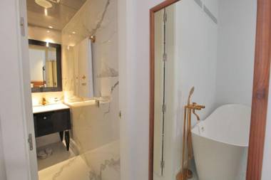 Anahita Boutique Hotel