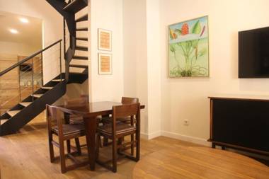 Apartamentos de lujo EL MUSEO Living&Experience Club Arte contemporáneo y mobiliario de colección de los años 50