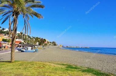 Rooms in Seafront Villa