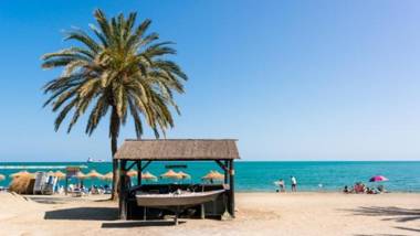 Rooms in Seafront Villa