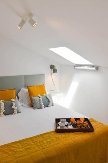 Holidays2Malaga Trinidad renovated 1 bedroom penthouse close to city center