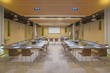 Aravaca Village Hotel