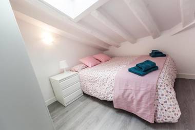 Puerta del Sol Pink Aduana