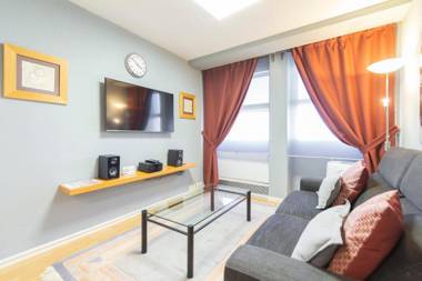 Plaza España Apartment by Rentalis
