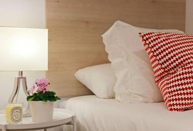 Feelathome Madrid Suites Apartments