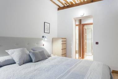 Fuencarral Apartments by Flatsweethome