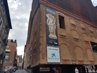 Prado Apartment by Rentalis