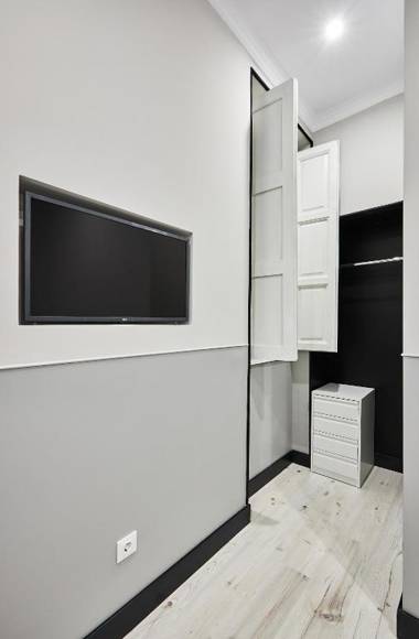 SERRANO GOLDEN MILE II by Presidence Rentals