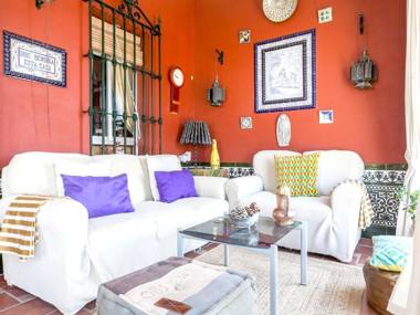 4 bedrooms villa with private pool enclosed garden and wifi at Los Palacios y Villafranca