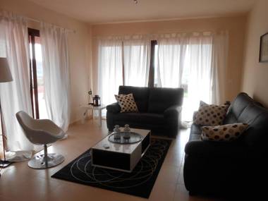 Appartement direct on the golf course and swimmingpool