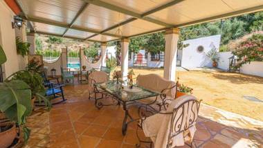 Casa Rural Los Menestralesa los pies del Parque Natural de la Sierra Norte