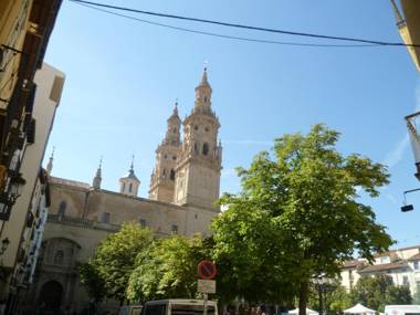 Logrocity Corazon de Logroño Parking privado gratis