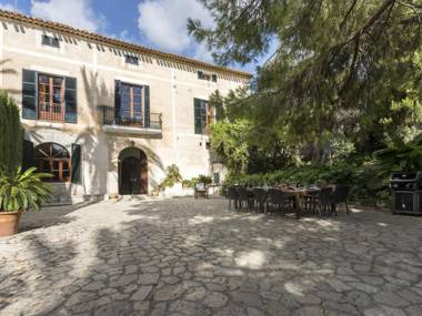 Large 18-century stylish manor house at the foot of the Tramuntana mountains