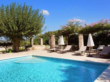Several romantic cottages located very quiet in the beautiful nature of Mallorca