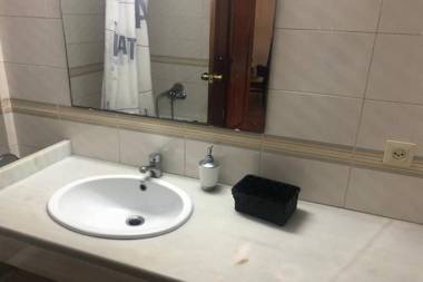 MOON Big apartment ideal 2 families. Central. Near the beach. Wifi free