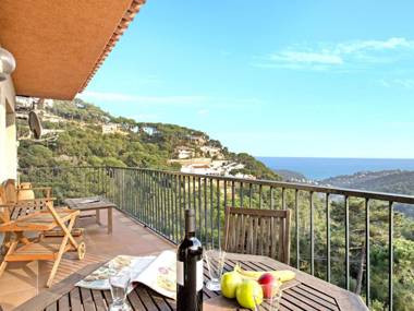 Serene Villa in Lloret de Mar with Private Swimming Pool