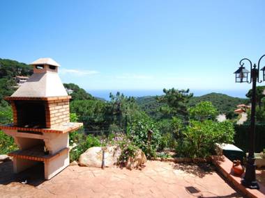 Serene Villa in Lloret de Mar with Private Swimming Pool