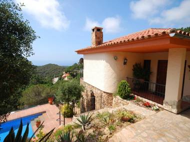 Cozy Villa in Lloret de Mar with Private Swimming Pool