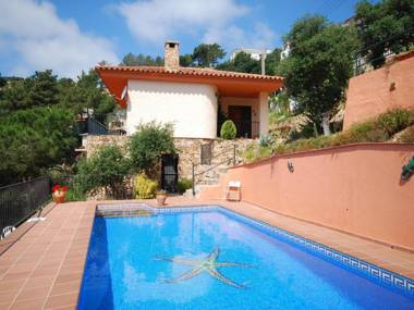 Cozy Villa in Lloret de Mar with Private Swimming Pool