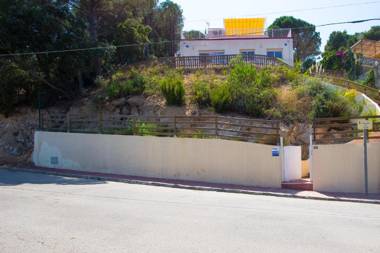 Catalunya Casas: Colorful Villa Mare up to 12 guests just 3.5 km to the beach!