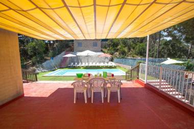 Catalunya Casas: Colorful Villa Mare up to 12 guests just 3.5 km to the beach!