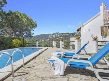 Ibicenca villa on a hill in a residential area with private swimming pool