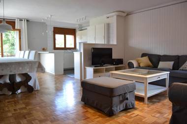 Amplio Apartamento en Llivia con piscina