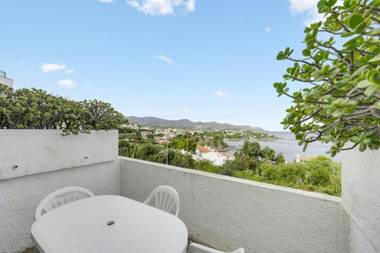 One bedroom appartement at Llanca 200 m away from the beach with sea view shared pool and furnished terrace