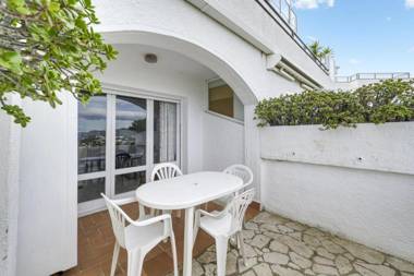 One bedroom appartement at Llanca 200 m away from the beach with sea view shared pool and furnished terrace