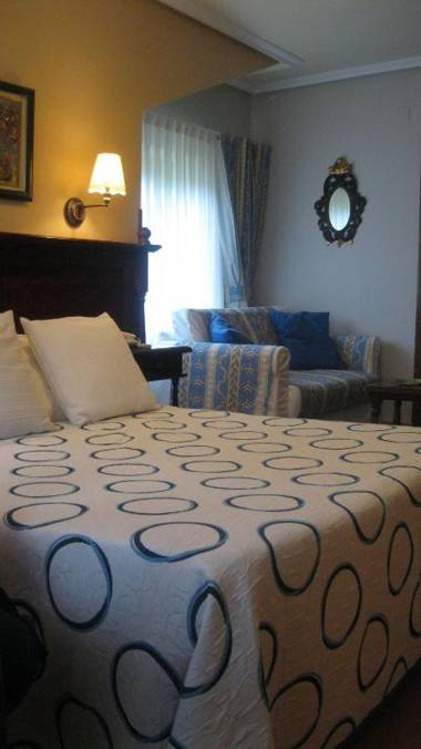 Logis Hotel Restaurante La Casa de Juansabeli