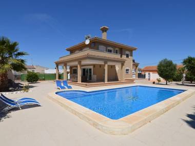 Magnificent villa for large families in San Fulgencio