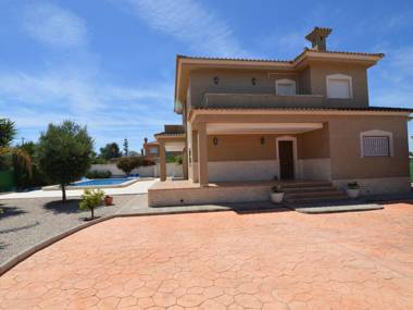 Magnificent villa for large families in San Fulgencio
